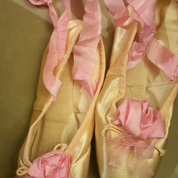 Vintage Ballet Pointe Shoes ~ Decorative - Picture 2 of 6